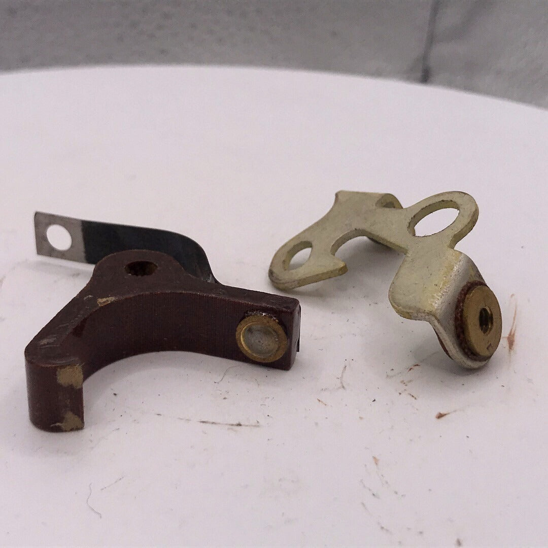 Fairbanks Morse R2437 Magneto Ignition Points Set Used closeup of ignition points set