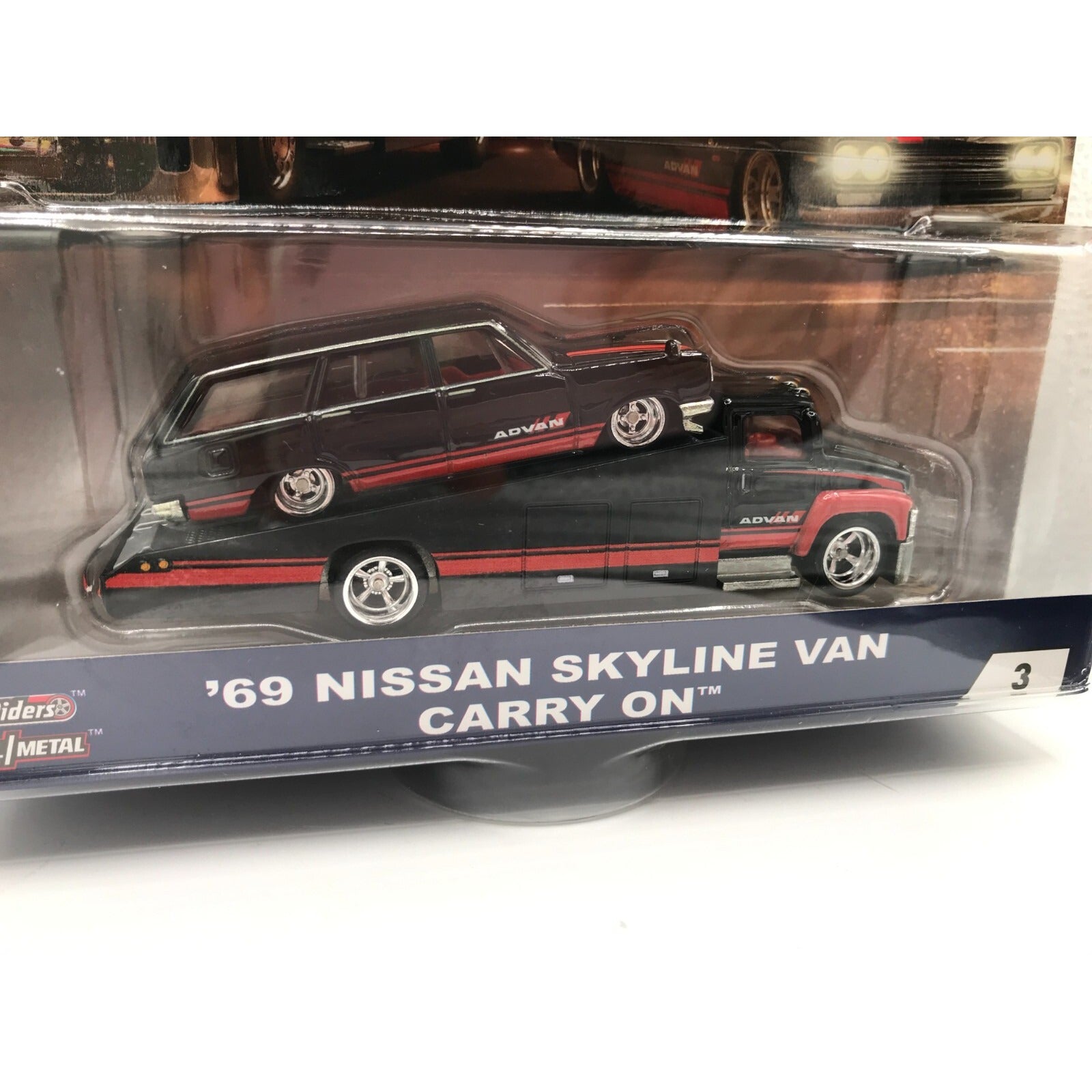 Hot Wheels Team Transport '69 Nissan Skyline Van Carry On closeup of car