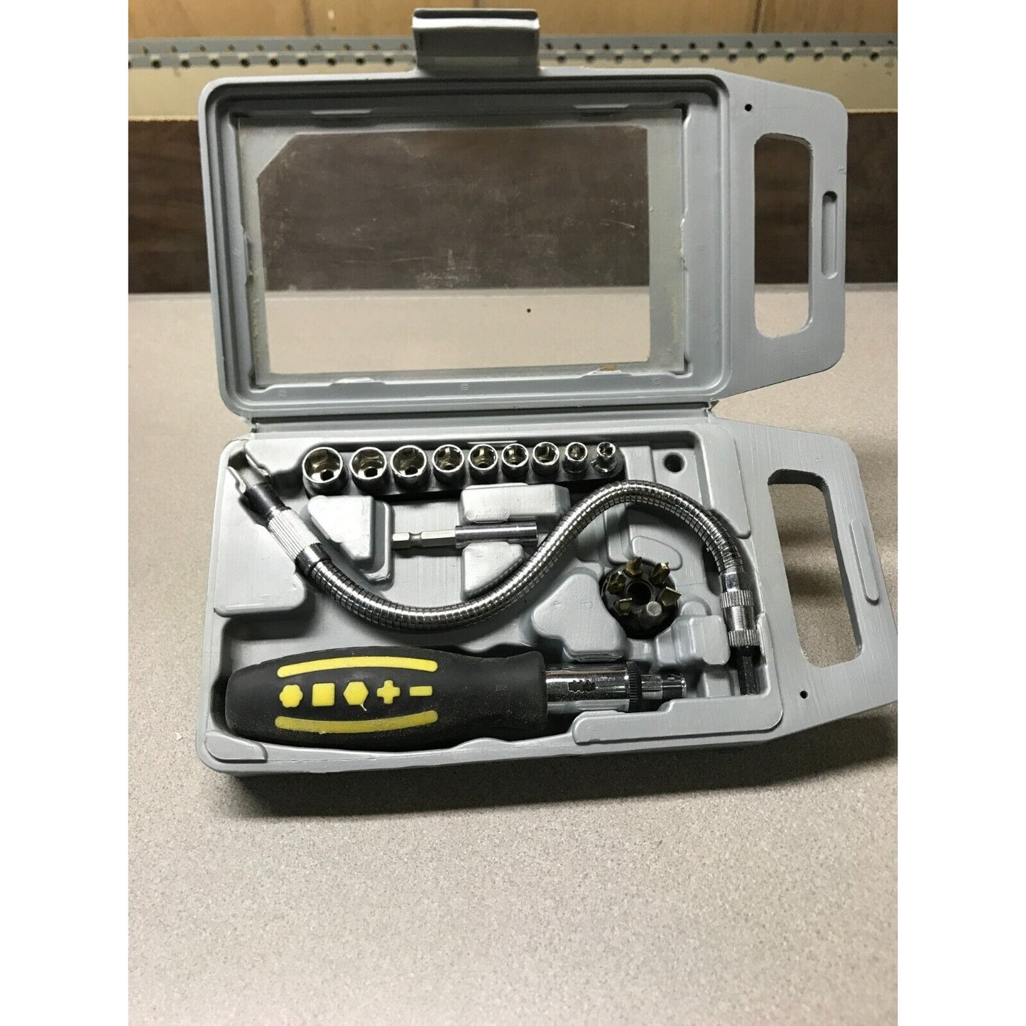 Ratchet with Flex Extension, SAE Bits 3/16 - 1/2, Case Included, Unbranded