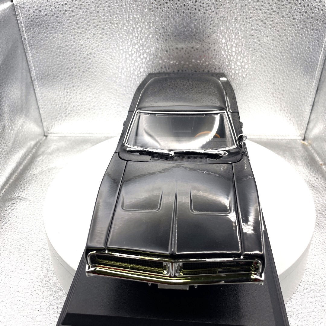 Maisto 1969 Dodge Charger R/T Black Die Cast with Base, Scale: 1/18 front end view