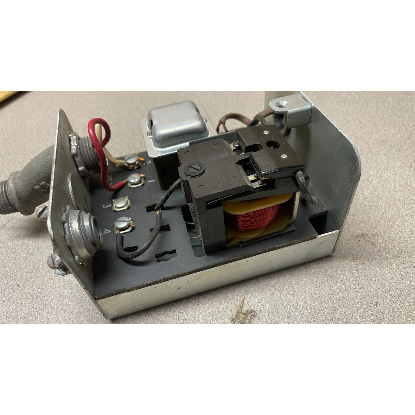 Honeywell Switching Relay RA832A closeup of internal view