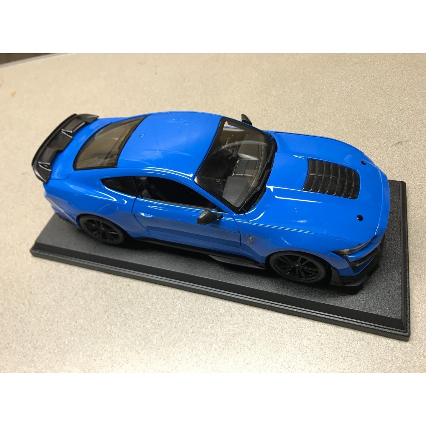 2020 Mustang Shelby GT500 Royal Blue Maisto Die Cast 1:18 Scale on Stand top/passenger side view