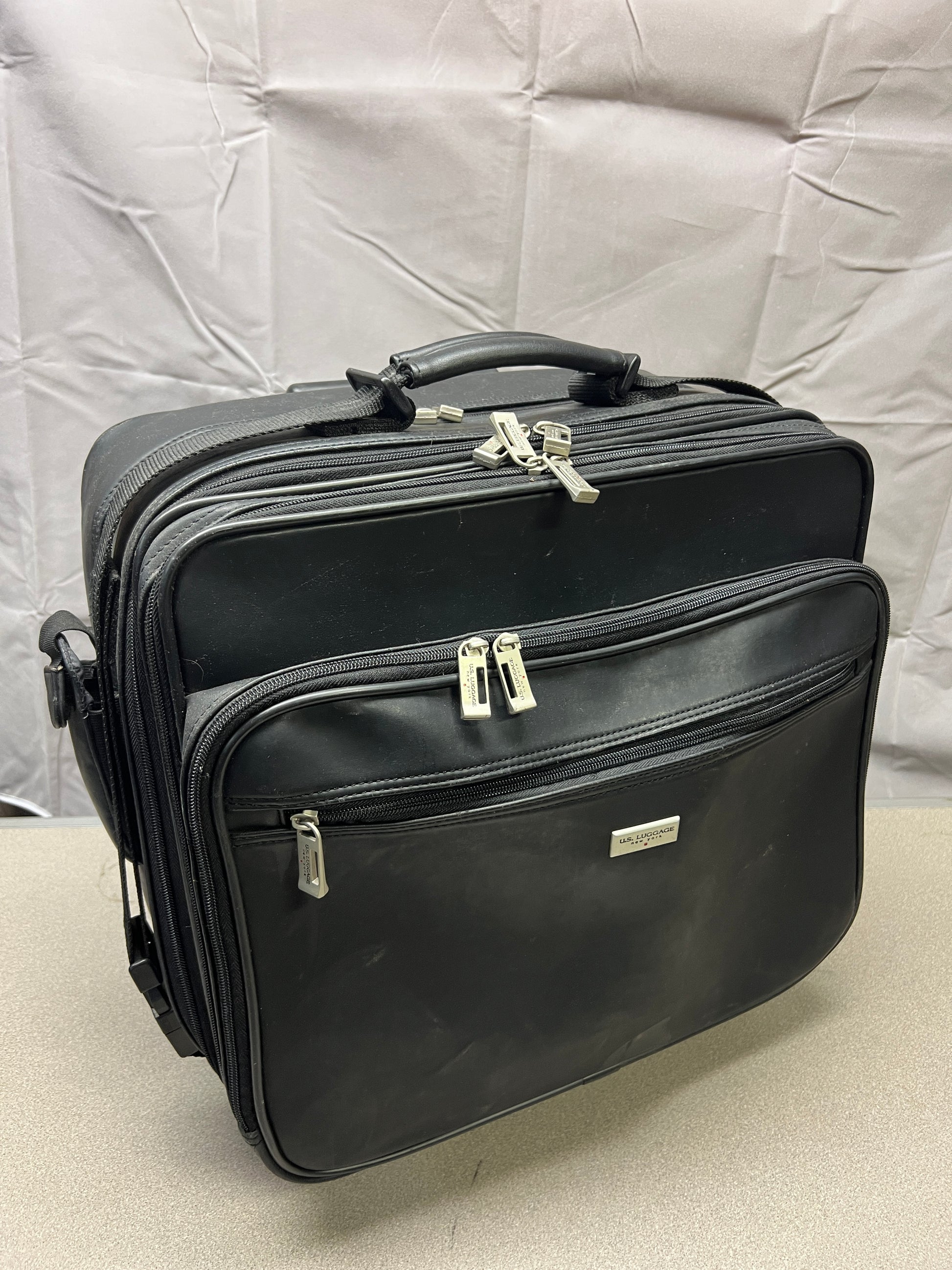Black U.S. Luggage New York Leather Travel Bag