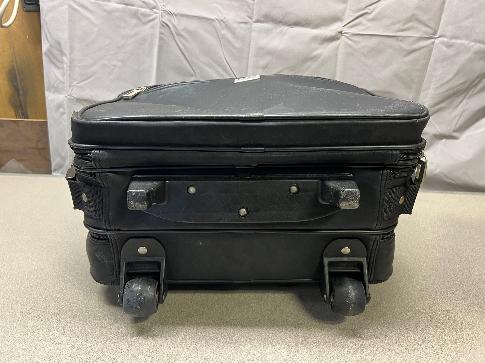 Black U.S. Luggage New York Leather Travel Bag - bottom view