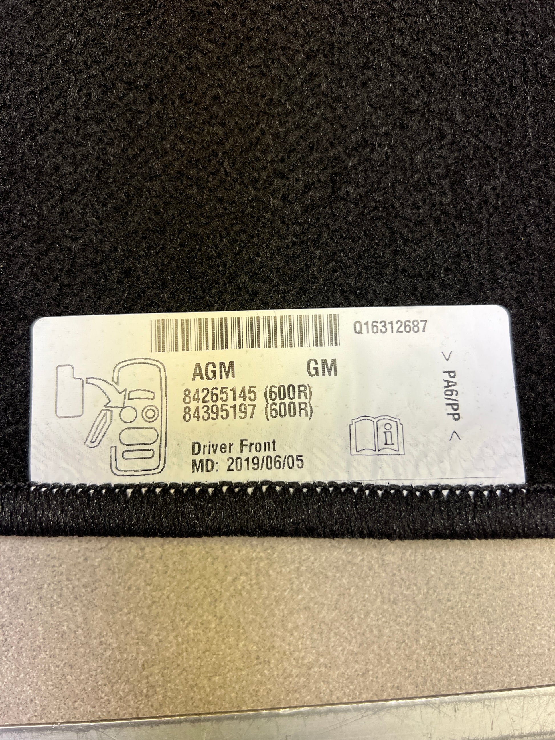 Chevy Equinox/GMC Terrain 2018-2020 Floor Mats Black (84265145) (Brand New) (1 Set) Label