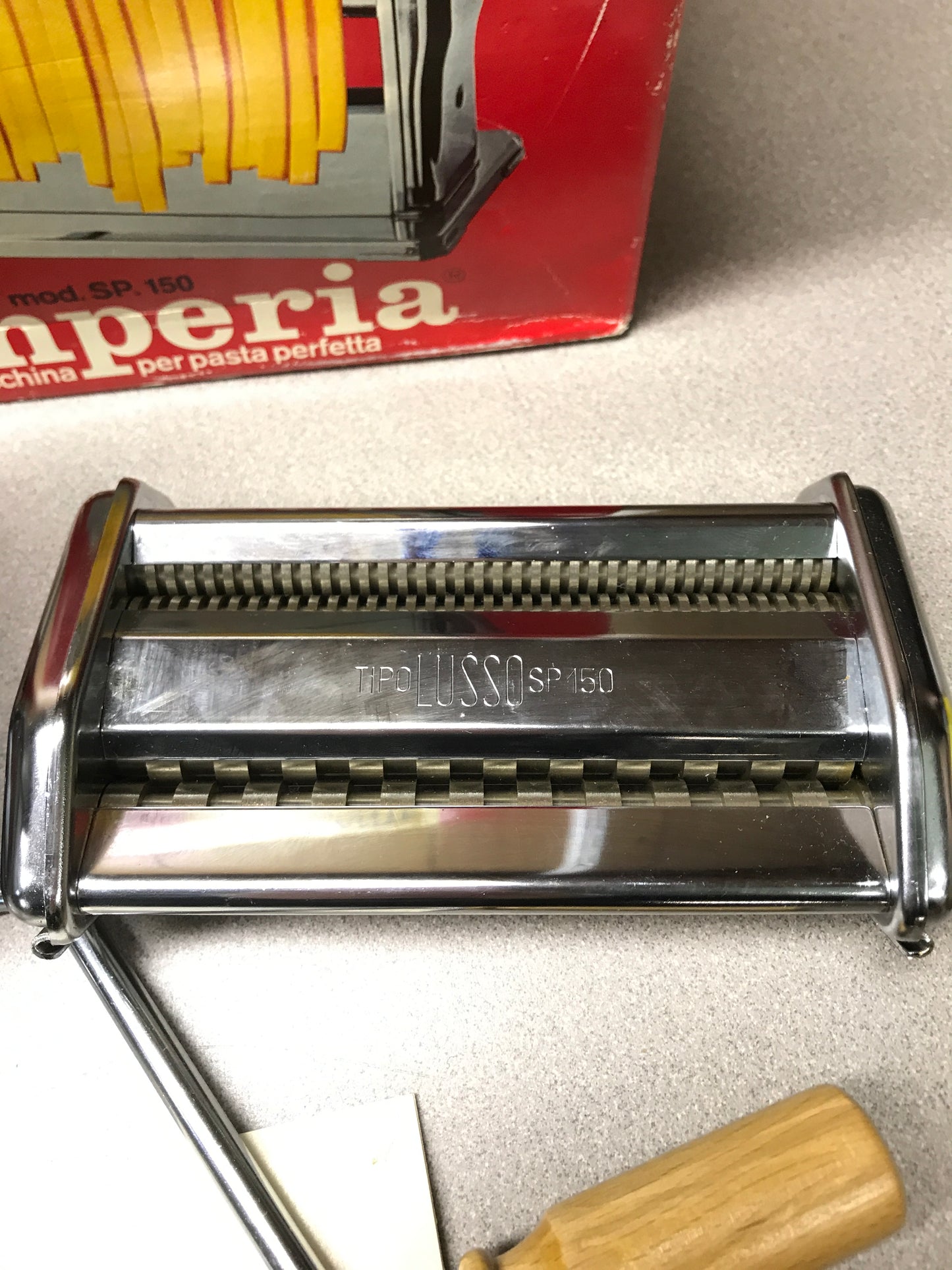 Imperia SP 150 6" Inch Rollers Pasta Machine accessory close up