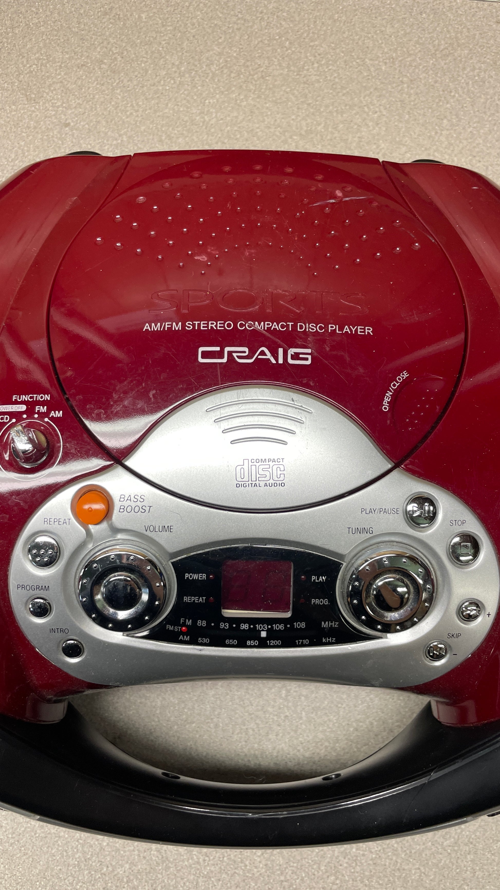 Craig CD6912B Maroon Vintage Sports Stereo Radio close up