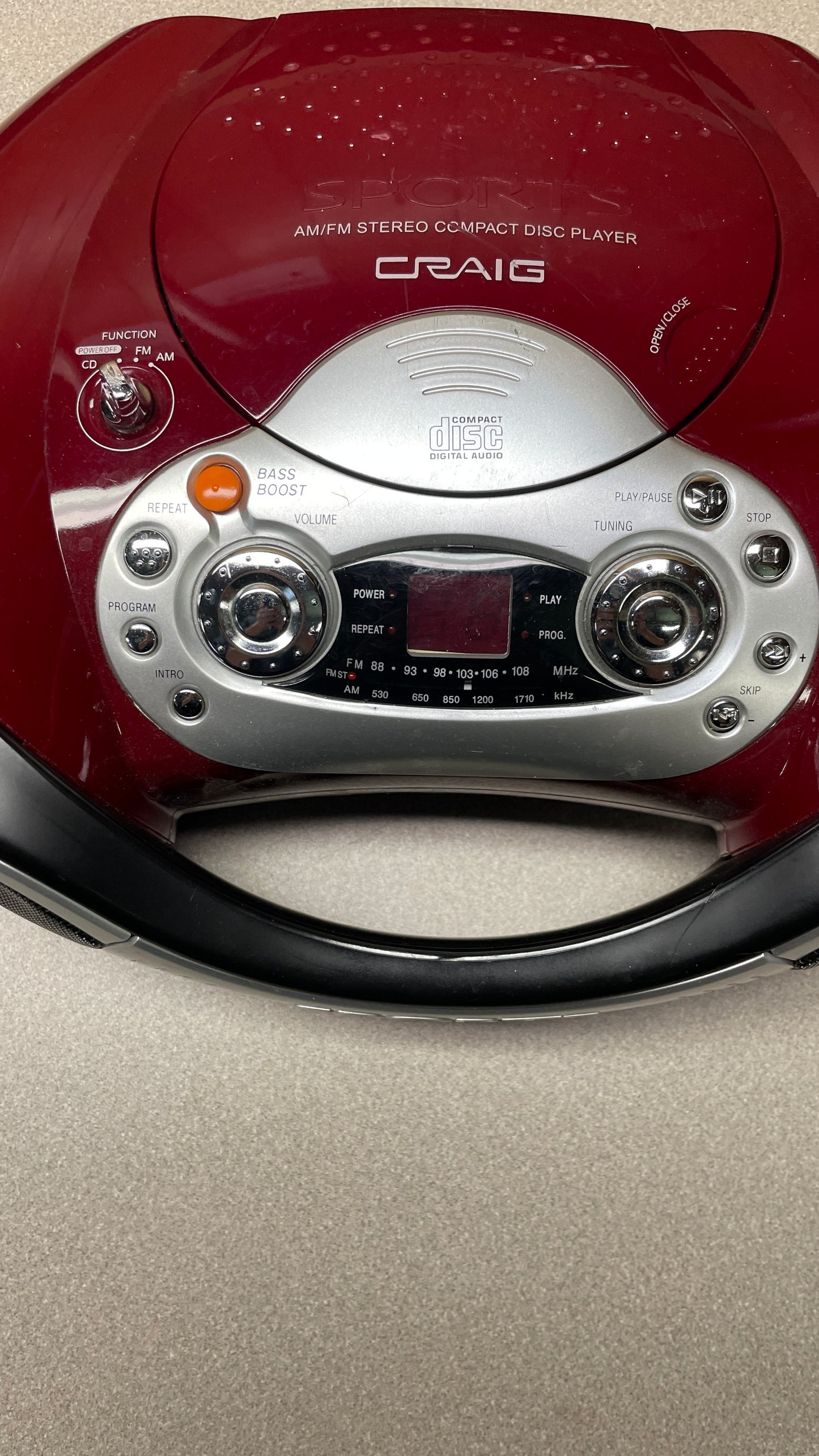 Craig CD6912B Maroon Vintage Sports Stereo Radio closeup