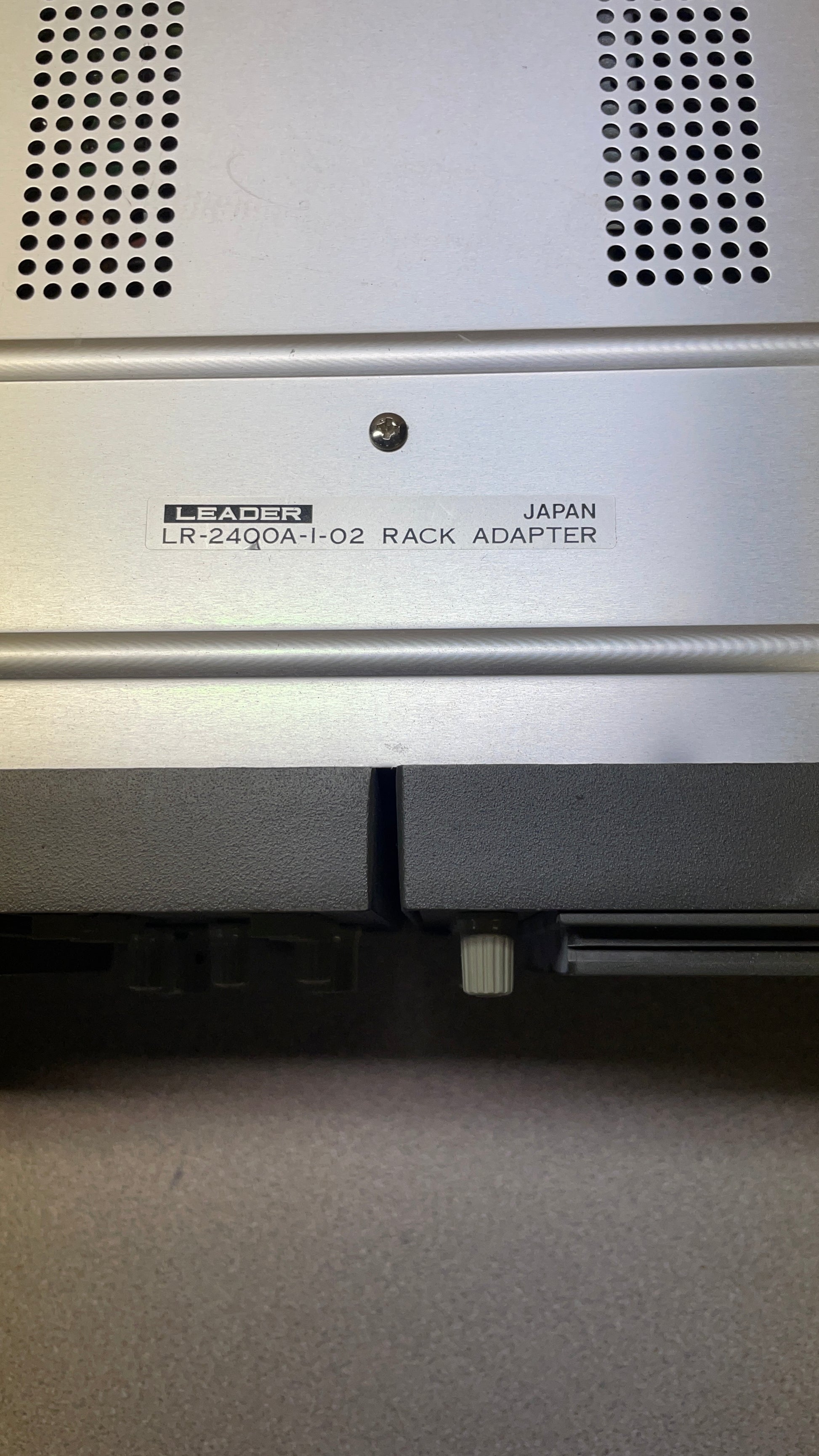 Leader LR-2400A-1-02 Rack Adapter with 5860D Waveform Monitor and 5850C NTSC Vectorscope label