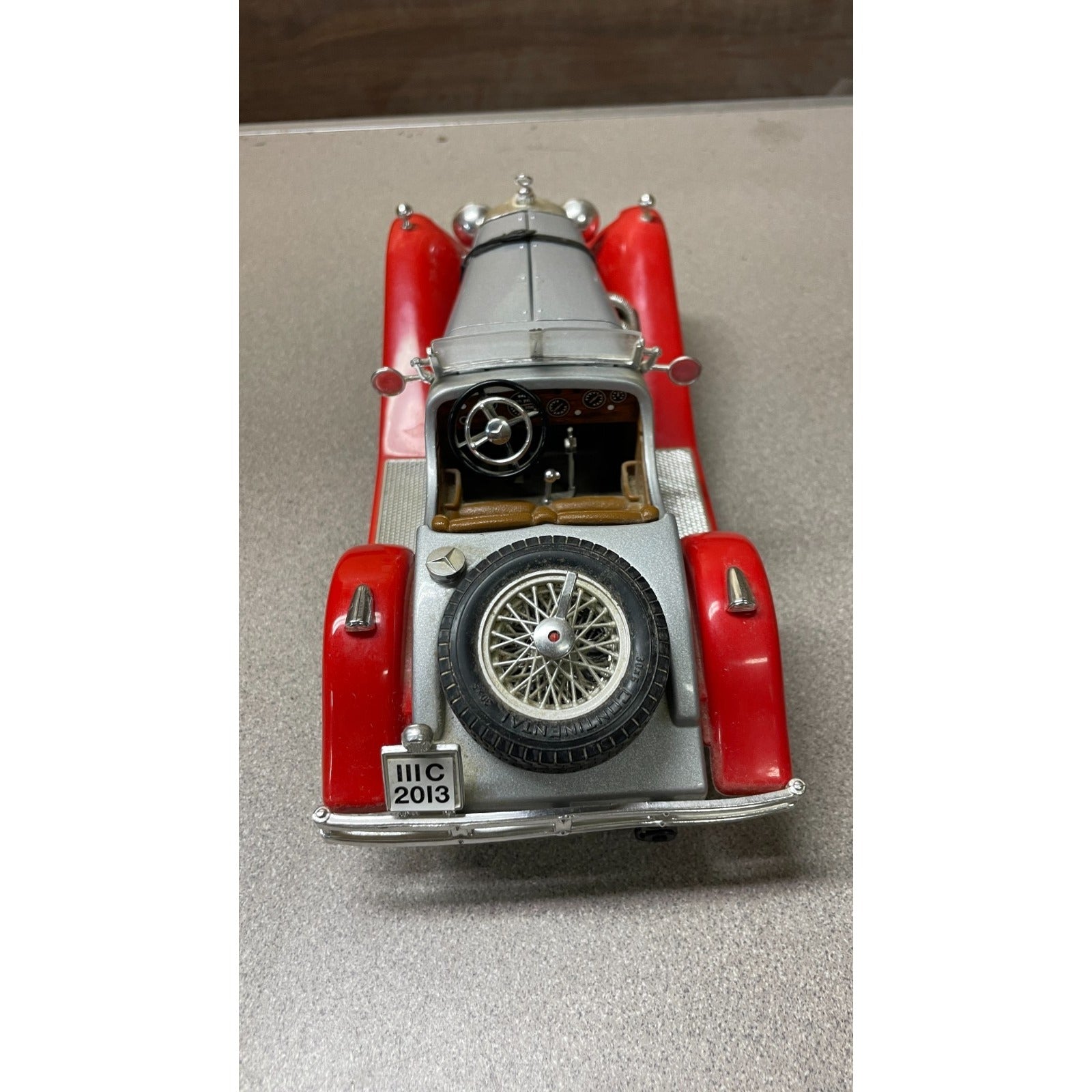 Burago 1936 Mercedes Benz 500k Roadster Red Die Cast, Scale 1:20, 3020, Made In Italy back end view