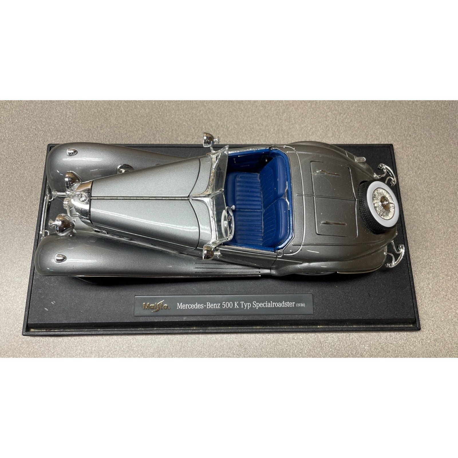 Maisto Silver 1936 Mercedes-Benz 500 K Typ Specialroadster 1:18 Scale Diecast Model overhead view