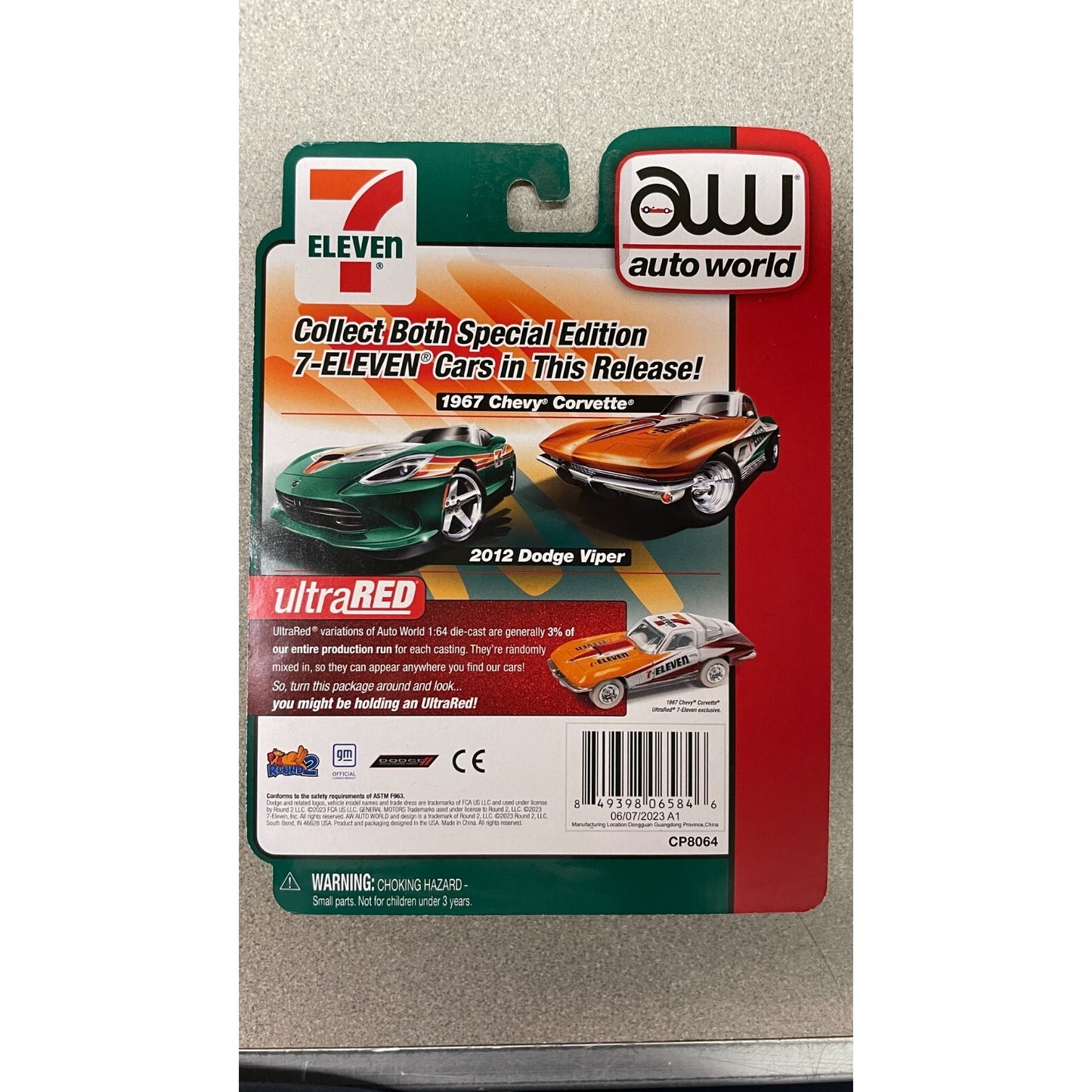 Auto world 7-Eleven Limited Edition Set 1967 Corvette 2012 Viper back of package item details