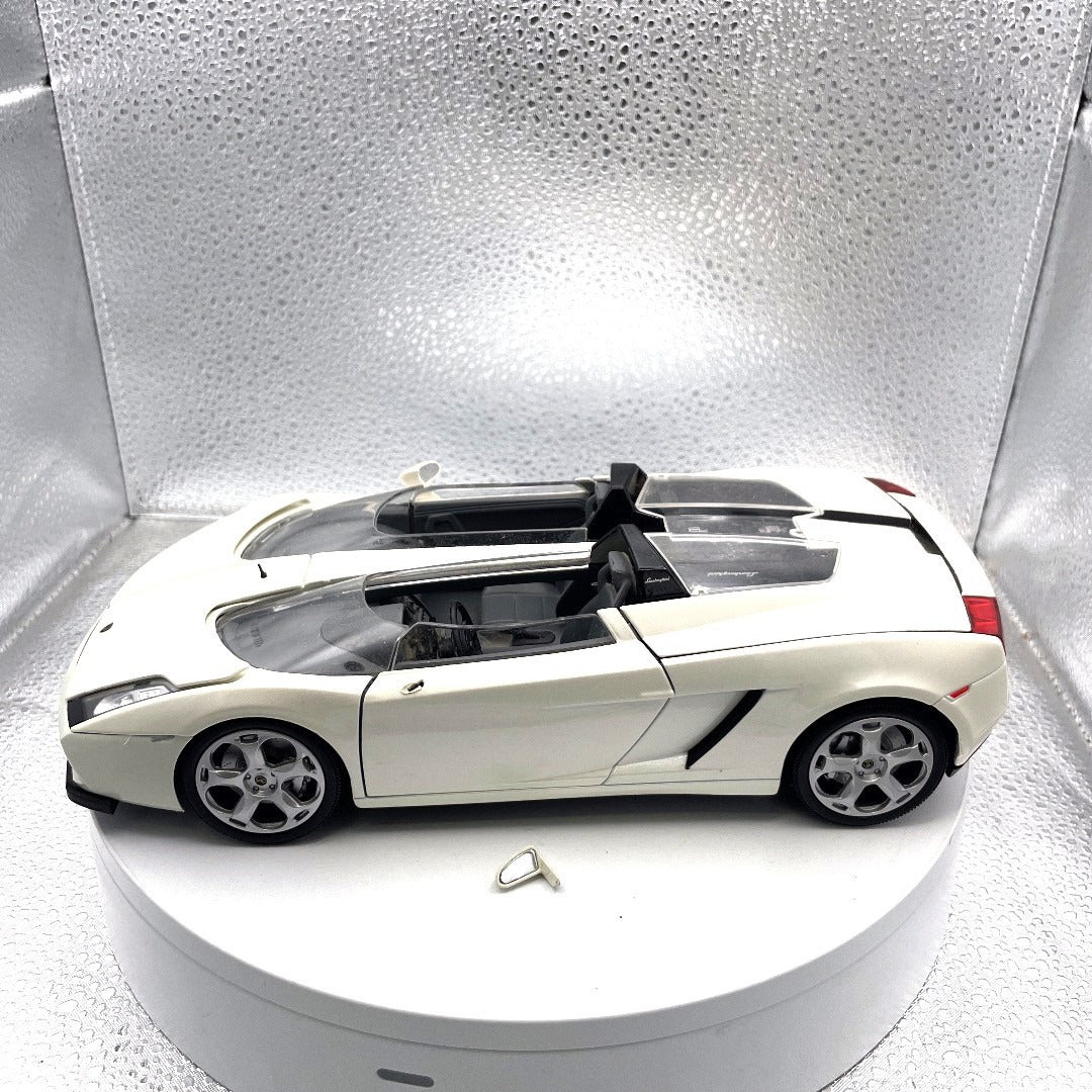Motormax Lamborghini Concept S White Die Cast, Scale: 1/18, No. 79156 drivers side view including broken mirror by drivers door