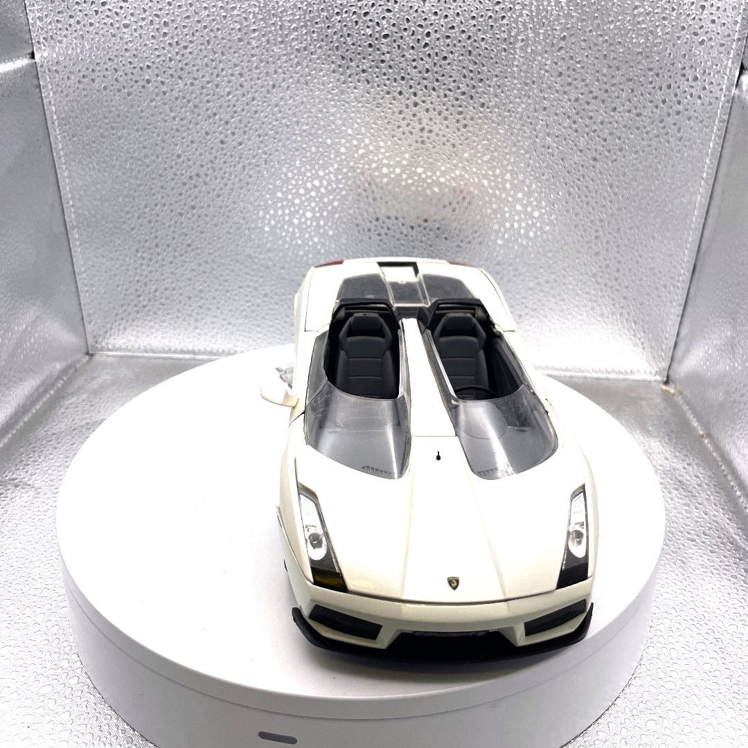 Motormax Lamborghini Concept S White Die Cast, Scale: 1/18, No. 79156 front end view