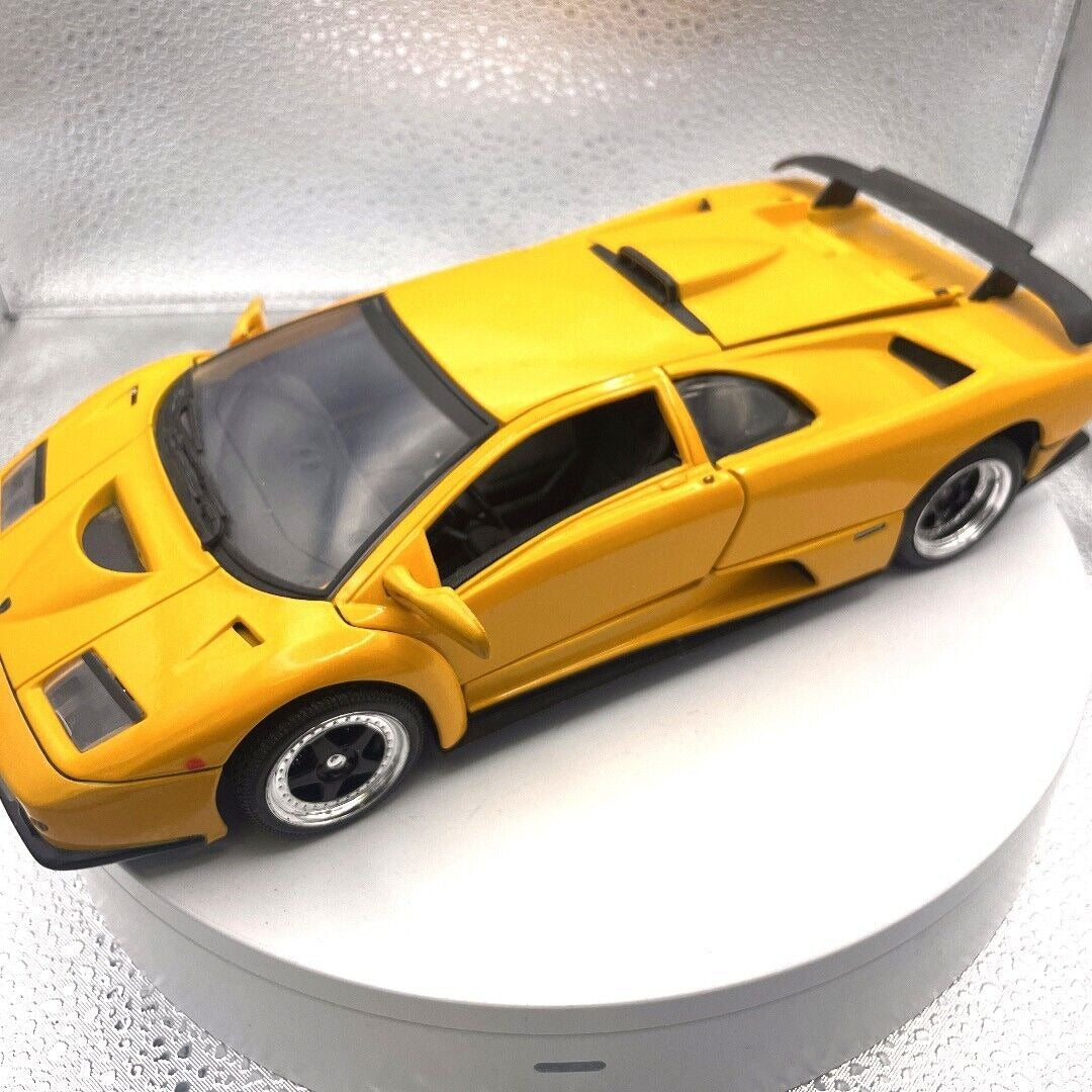 Motor Max Lamborghini Diablo GT Yellow, 1/18 Scale driver's side view