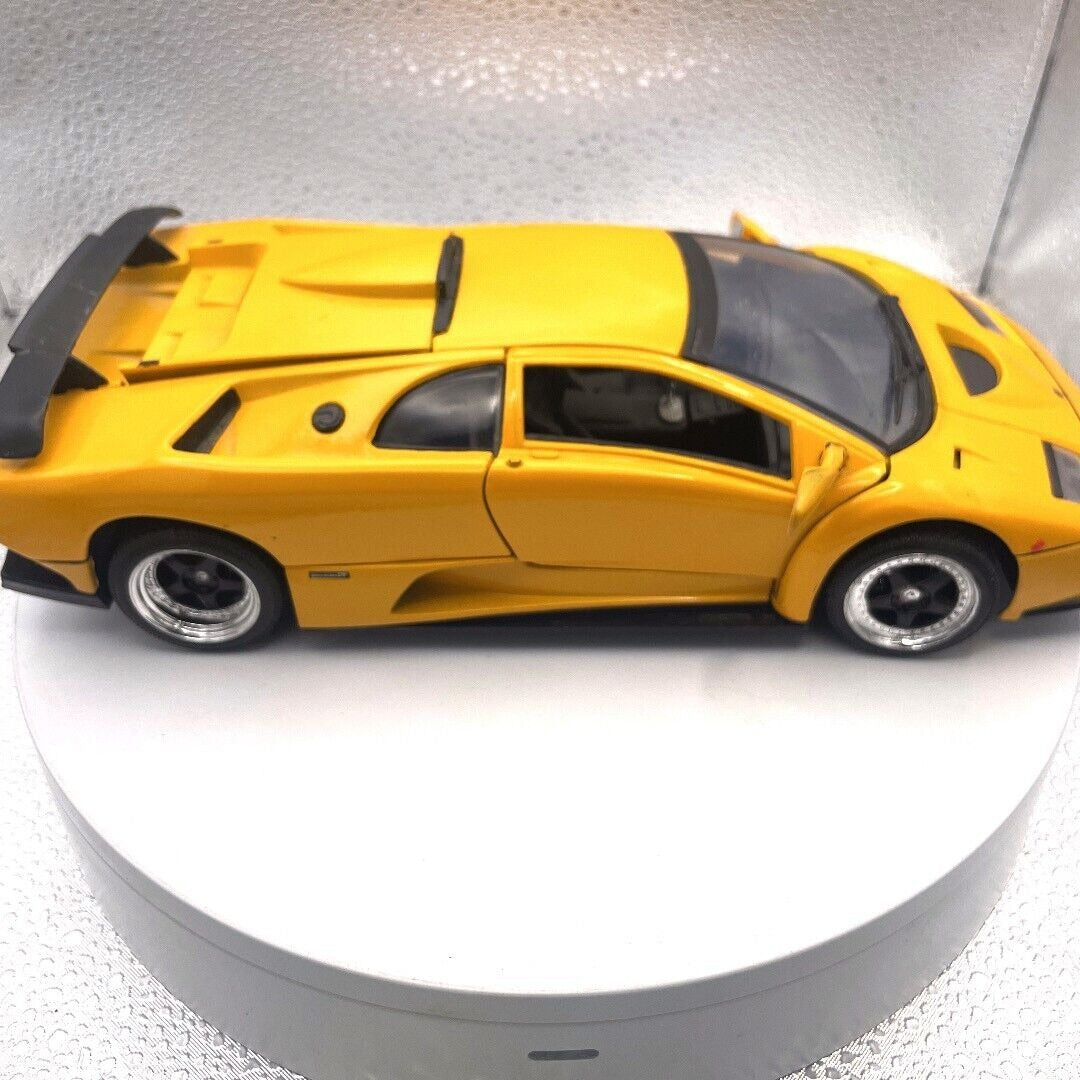 Motor Max Lamborghini Diablo GT Yellow, 1/18 Scale passenger side view