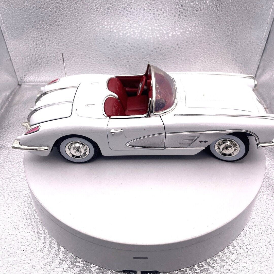 Motormax 1958 Corvette White Die Cast, Red Interior, 1/18 Scale, No. 73109 passenger side view