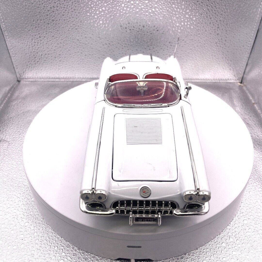Motormax 1958 Corvette White Die Cast, Red Interior, 1/18 Scale, No. 73109 front view