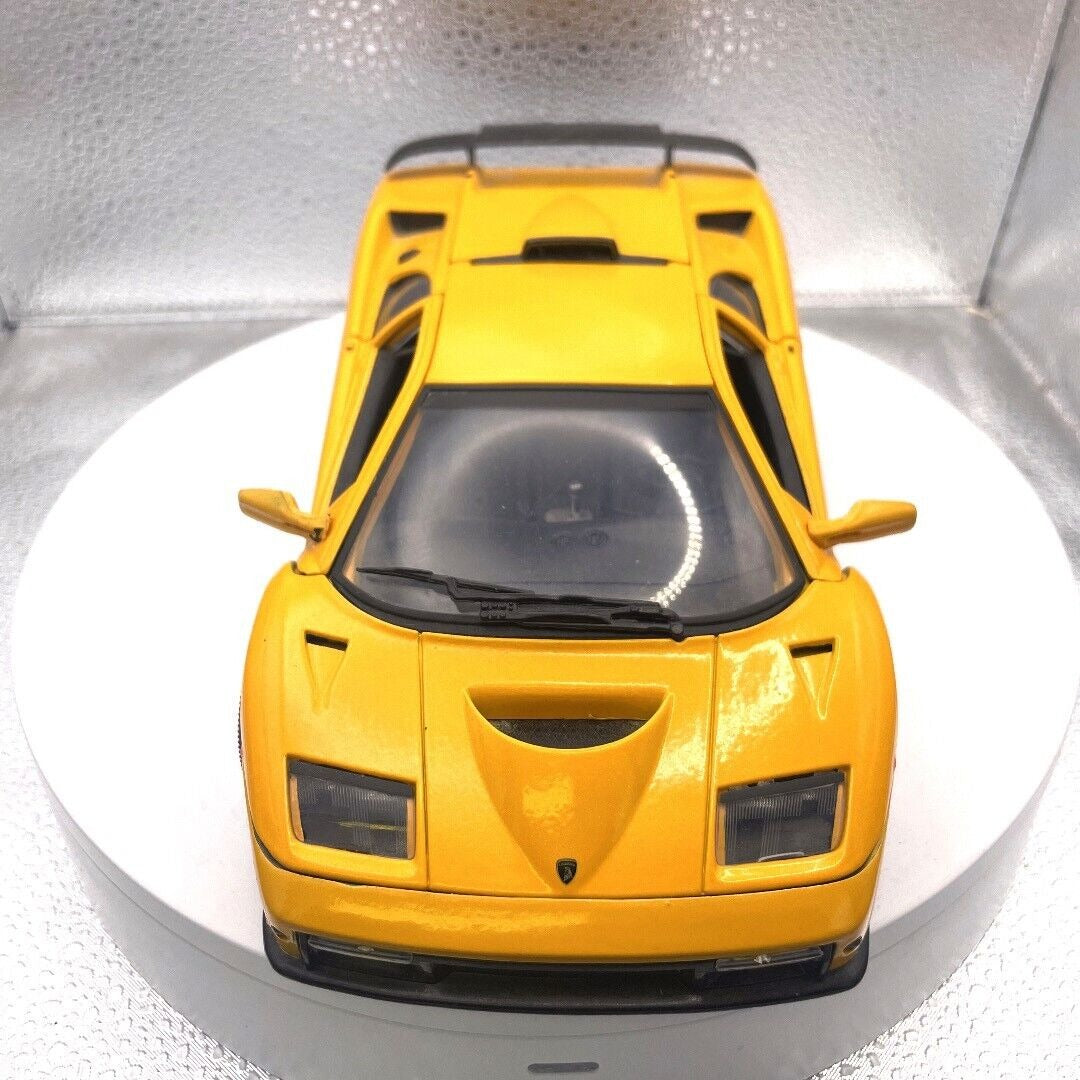 Motor Max Lamborghini Diablo GT Yellow, 1/18 Scale front end view