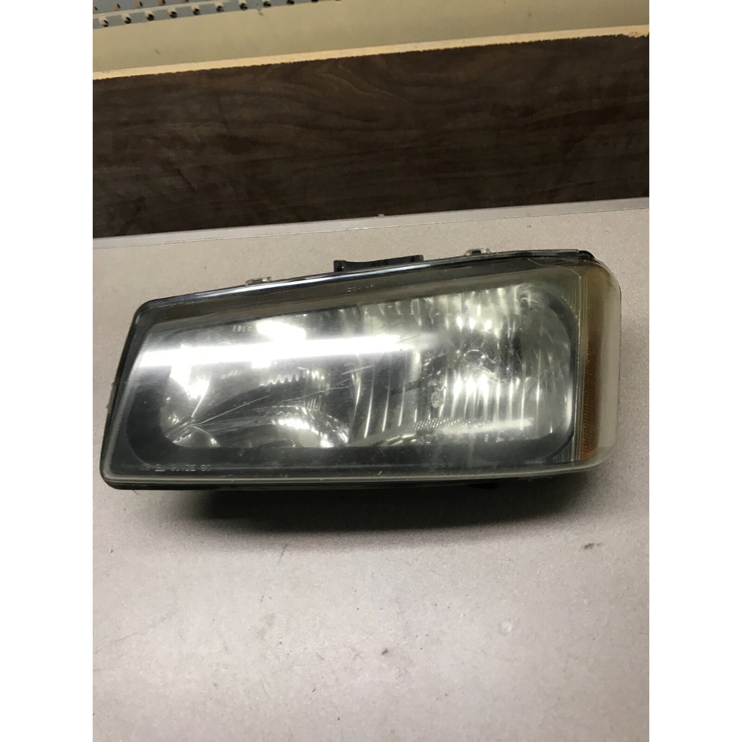 GM 16530938 Left Top Headlight Lens, Fits 2003 Chevy Silverado 2500HD

