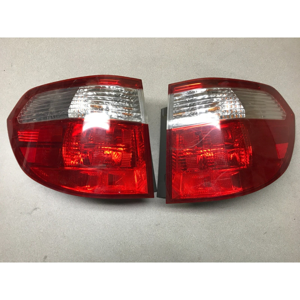 Left and Right Tail Light Assemblies for 2005-2007 Honda Odyssey