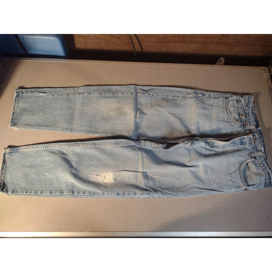 Levi's Strauss &amp; Co Light Blue Jeans Relaxed Fit Tapered Leg W34 L32 front view