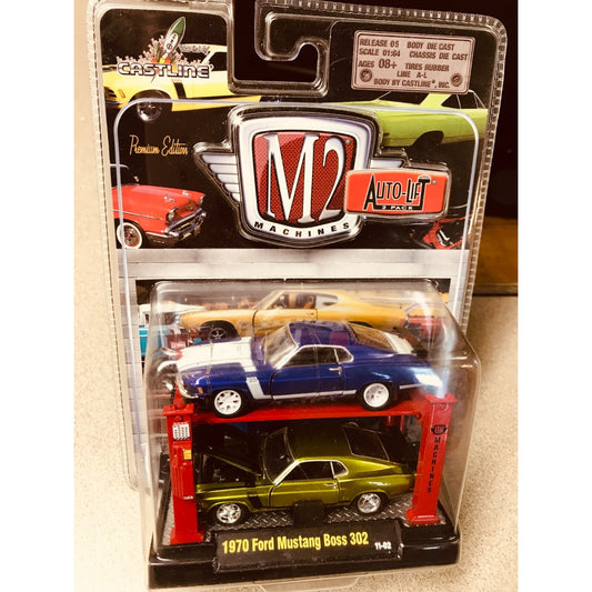 M2 Machines 2 Pack 1970 Ford Mustang Boss 302 with Lift front of package displays content