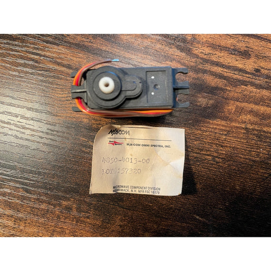 MA-Com 4850-4013-00 top view with product tag