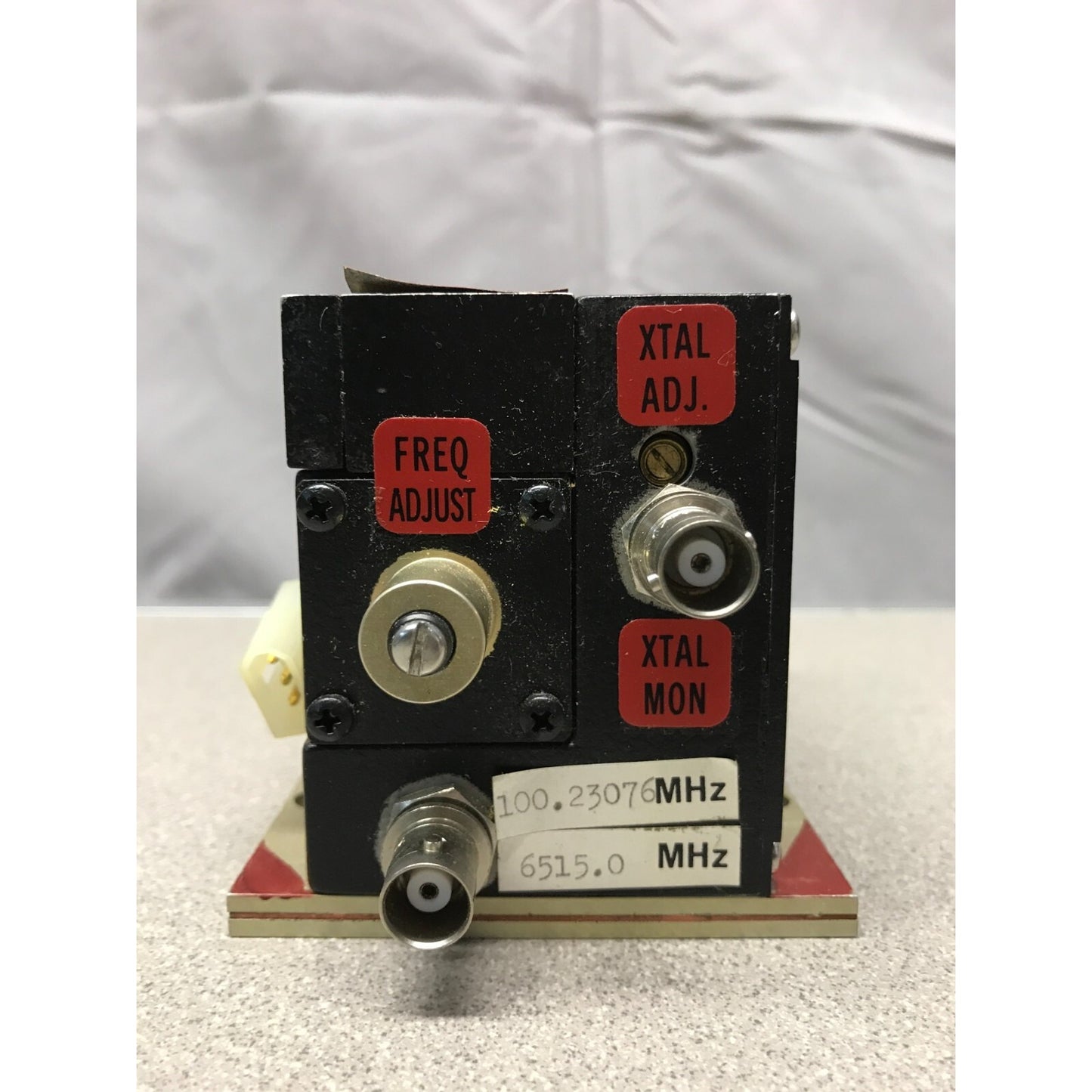 M/A-COM PLC31-05 Phase Lock Source 6460-6940 MHz front view with connections and adjustment 