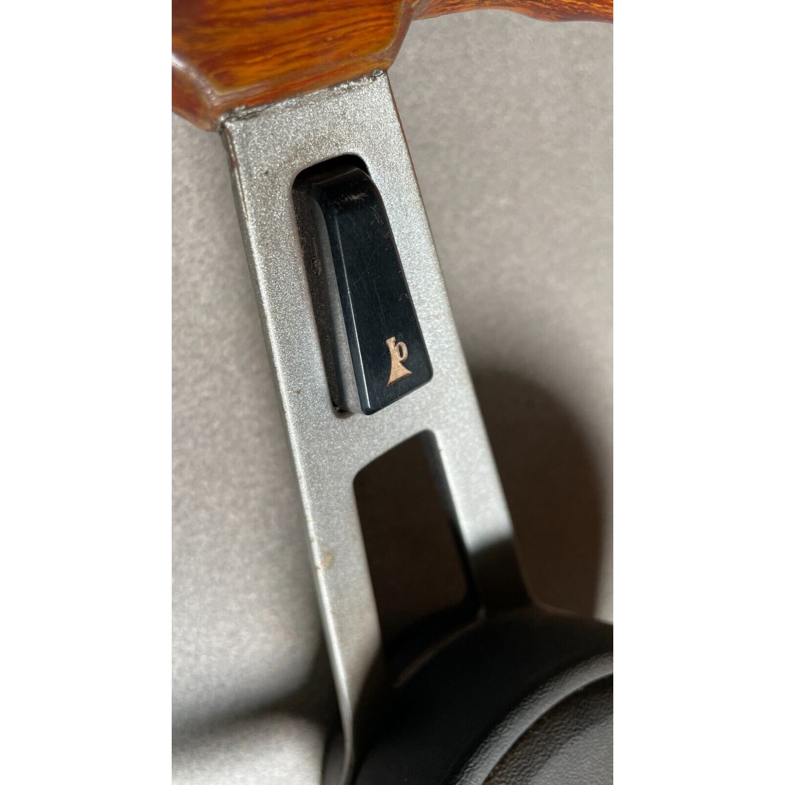 Mahogany Honda Steering Wheel 1975-1979 Civic horn button closeup