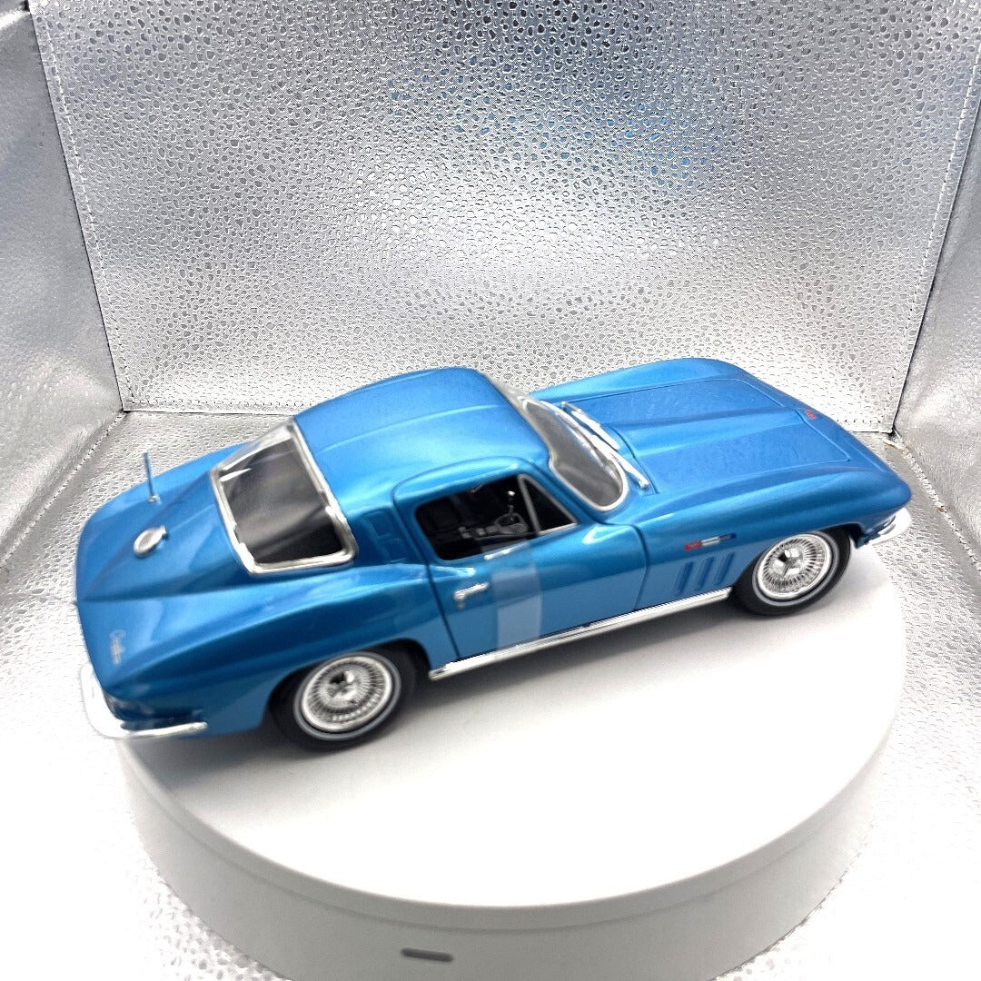 Maisto 1965 Chevrolet Corvette Light Blue Die Cast, Scale: 1/18 passenger side view