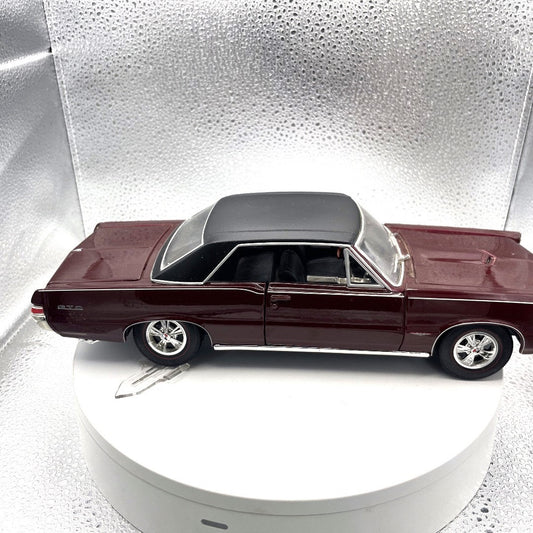 Maisto 1965 Pontiac GTO Special Edition Maroon Die Cast, Scale: 1/18 passenger side view