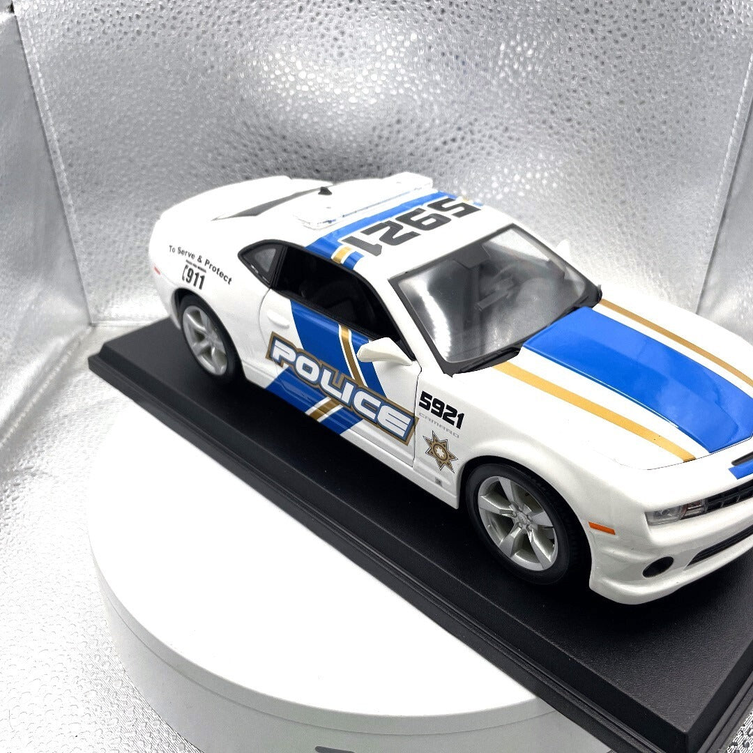 Maisto 2010 Chevrolet Camaro White Police Die Cast with Base, Scale: 1/18 11336 passenger/front side view