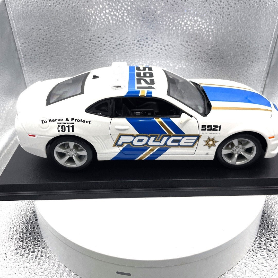 Maisto 2010 Chevrolet Camaro White Police Die Cast with Base, Scale: 1/18 11336 passenger side view