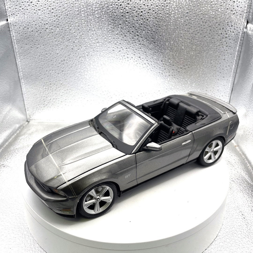 Maisto 2010 Ford Mustang GT Grey Die Cast, Scale: 1/18, No. 11633 front end/drivers side view