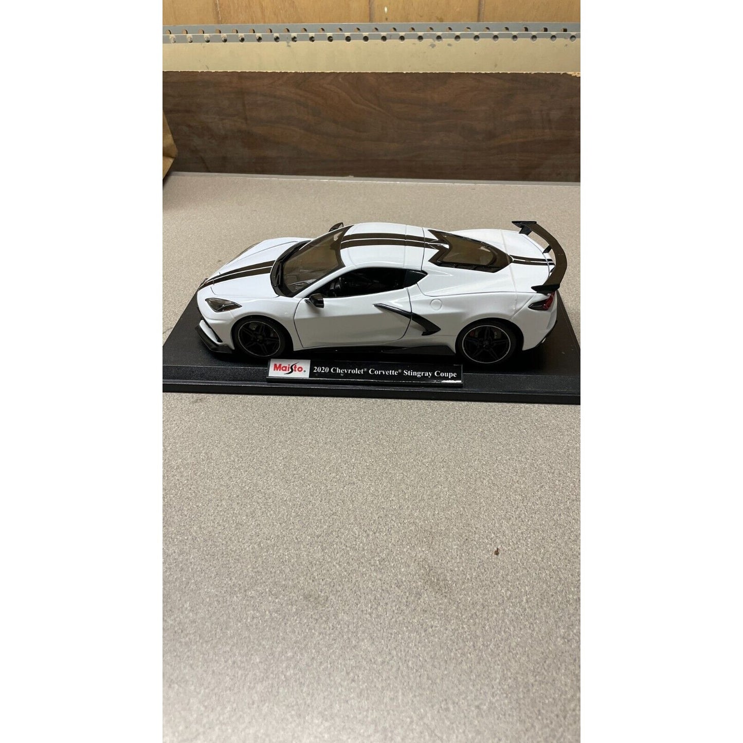 Maisto 2020 Chevrolet Corvette Stingray Coupe White Die Cast, Scale: 1/18 driver's side view