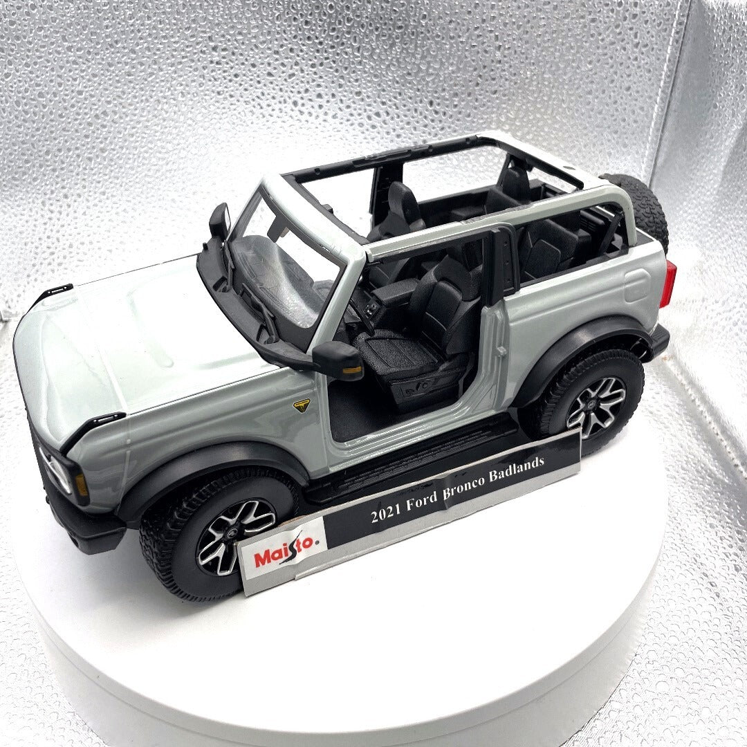 Maisto 2021 Ford Bronco Grey, Scale: 1/18 12302 driver's side view