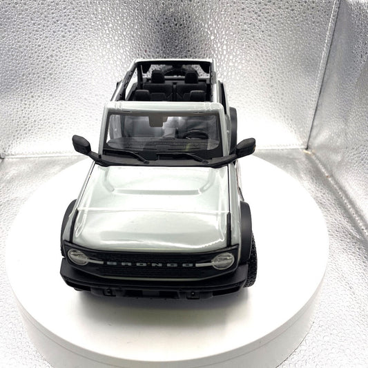Maisto 2021 Ford Bronco Grey, Scale: 1/18 12302 front view