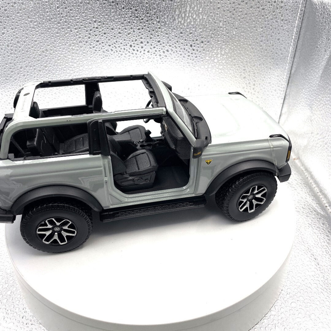 Maisto 2021 Ford Bronco Grey, Scale: 1/18 12302 passenger side view