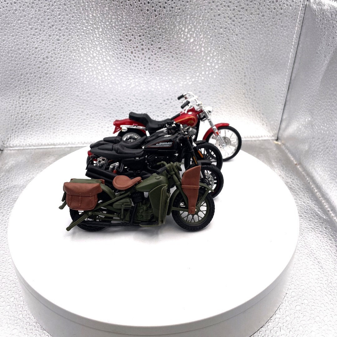 Maisto Harley Davidson Motorcycle Die Cast Lot of 4, Scale: 1/18 passenger side view