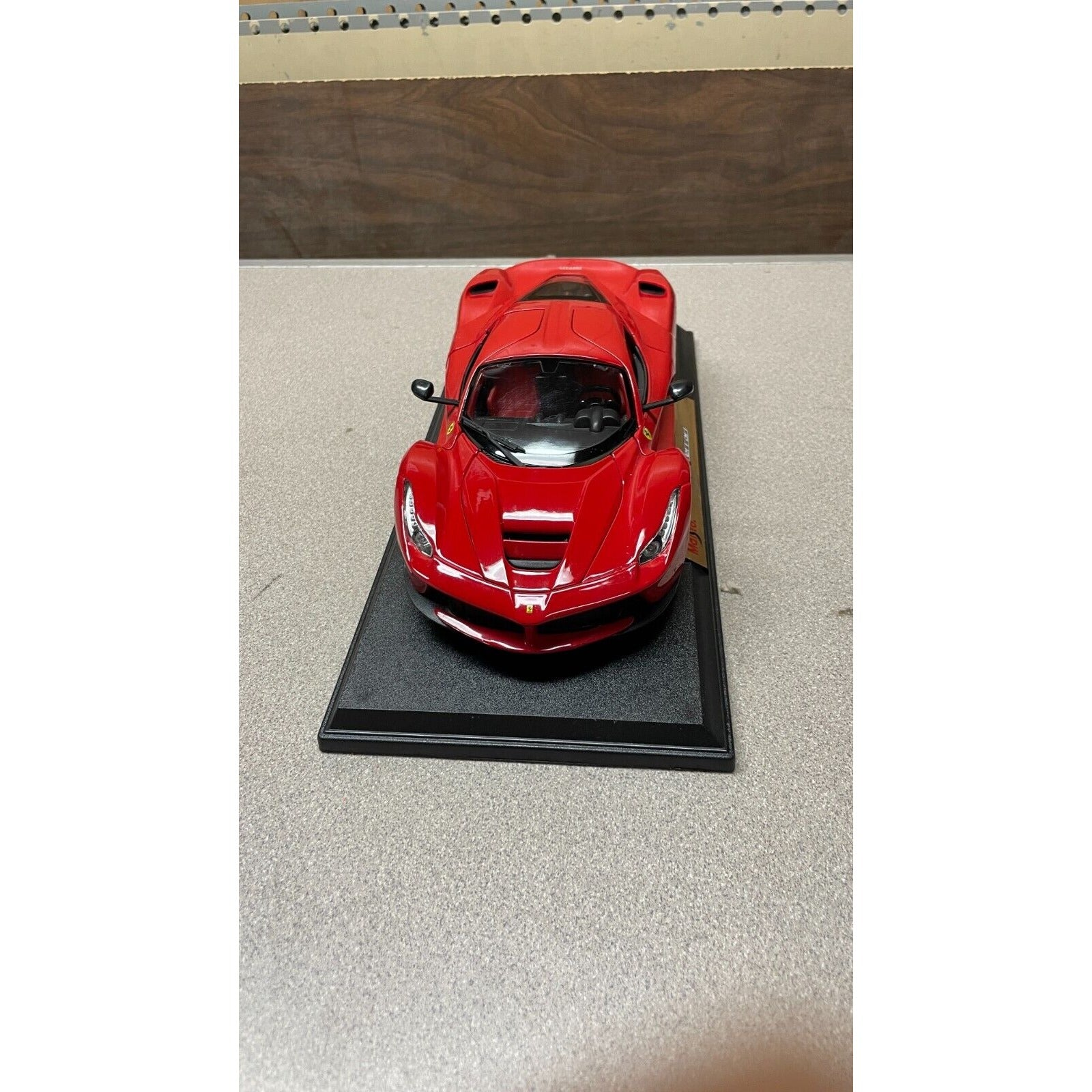 Maisto LaFerrari Red Die Cast, Scale: 1/18 front end view