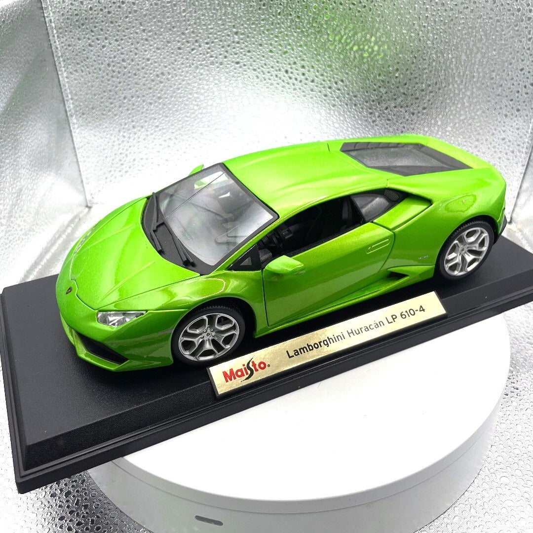 Maisto Lamborghini Huricán LP 610-4 Green Die Cast with Base, Scale: 1/18, driver's side view