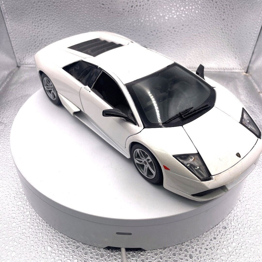 Maisto Lamborghini Murciélago LP640 White Die Cast, 1/18 Scale 11433 passenger side/front view