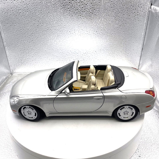 Maisto Lexus SC 430 Silver Die Cast, Scale: 1/18 drivers side view