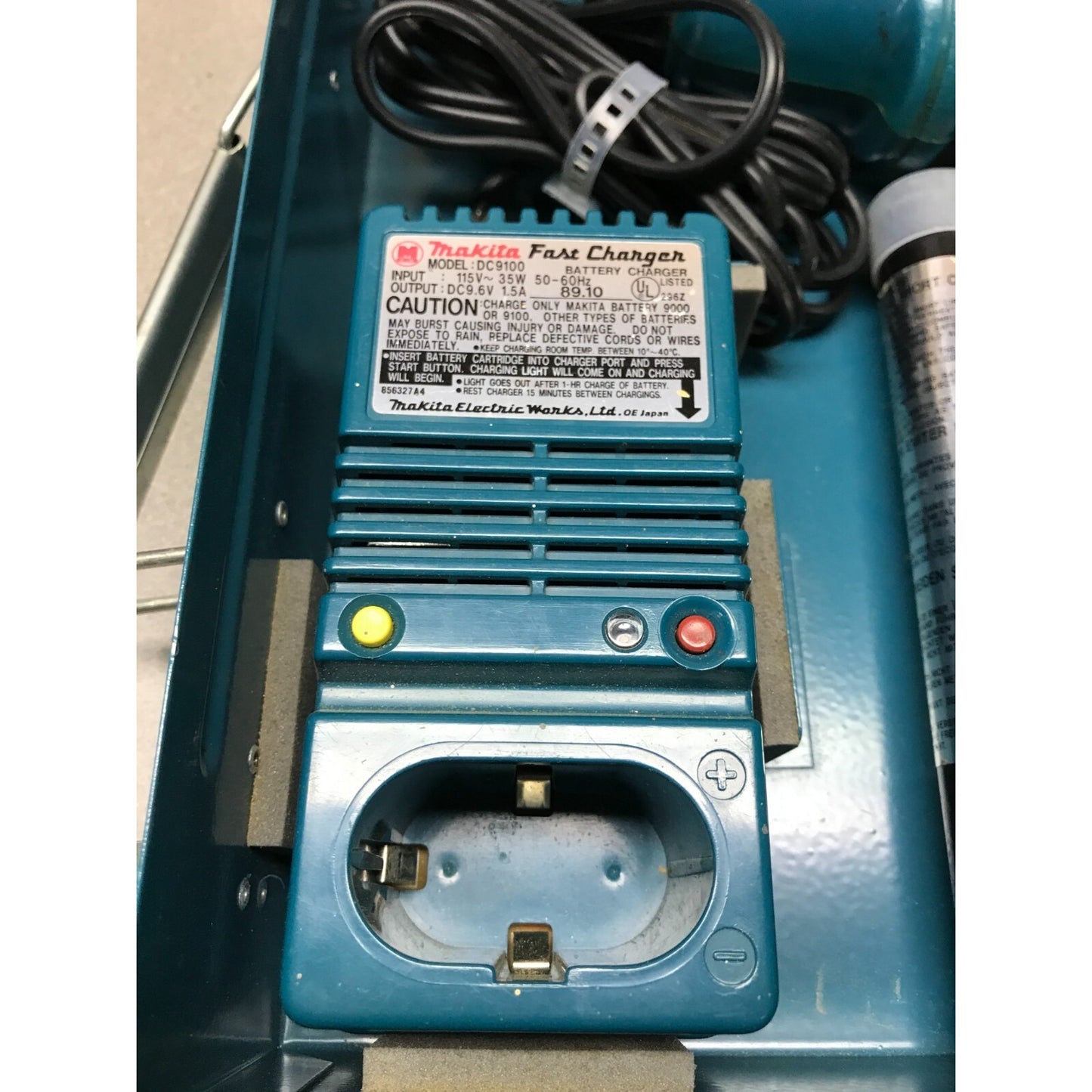 Makita Cordless Driver Drill, Model 6093D DC 9.6V, Tested Works, Good Condition 2 Batteries Charger
