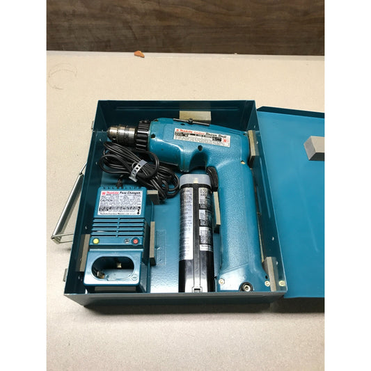 Makita Cordless Driver Drill, Model 6093D DC 9.6V, Tested Works, Good Condition 2 Batteries