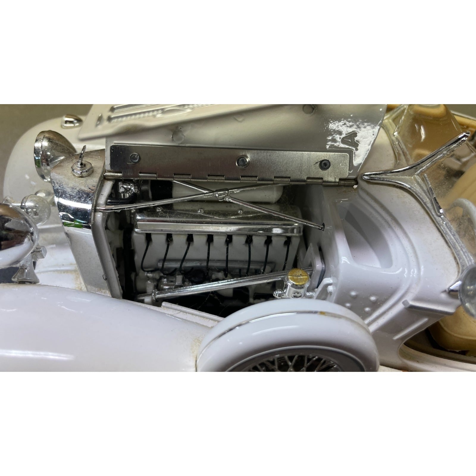Maisto White 1936 Mercedes-Benz 500 K Typ Specialroadster 1:18 Scale Diecast Model closeup of open hood, engine detail