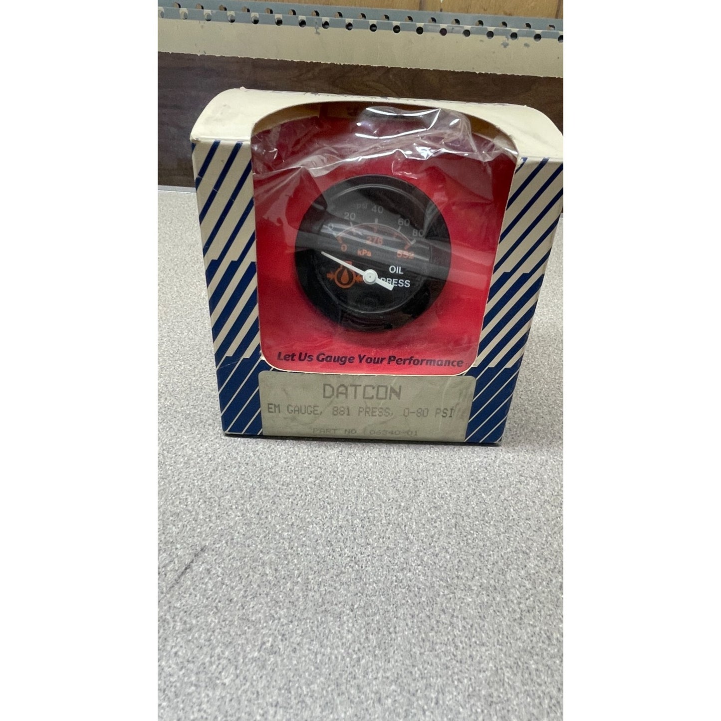 DATCON EM Gauge, 881 Press, 0-80 PSI, Oil Pressure Gauge, Part No. 06340-01 front of package displaying gauge