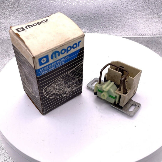 Mopar CH-805, 3579240 Vac Control side/top view of item with box