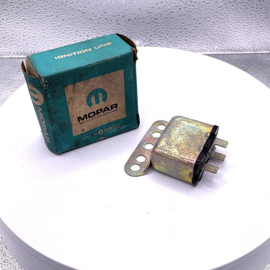 Mopar Horn Relay CH-2753 1791437 NOS top/side view with box